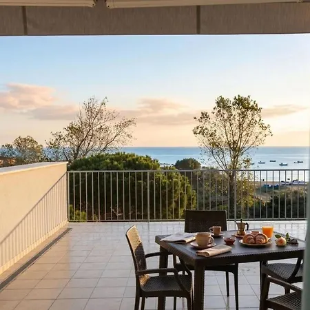 Wonderful Attic Flat With Sea View